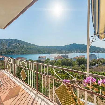 Kostovic 1943 Guest house Vinisce
